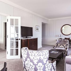 Corner One-Bedroom Suite